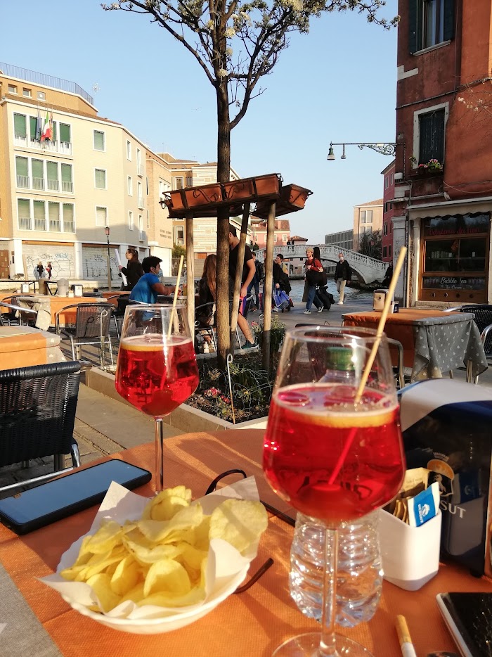 Some typical Venice refreshment when walking - Aperol Spritz!