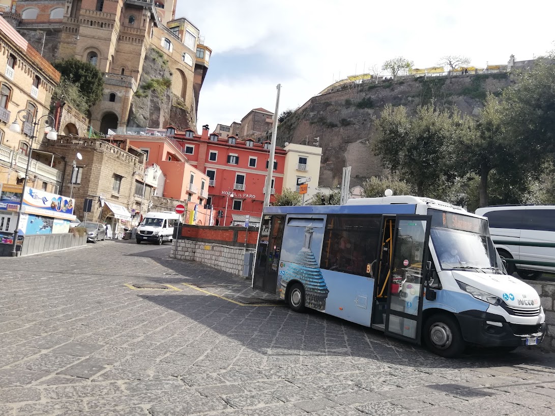 Sorrento mini bus Marina Picola 