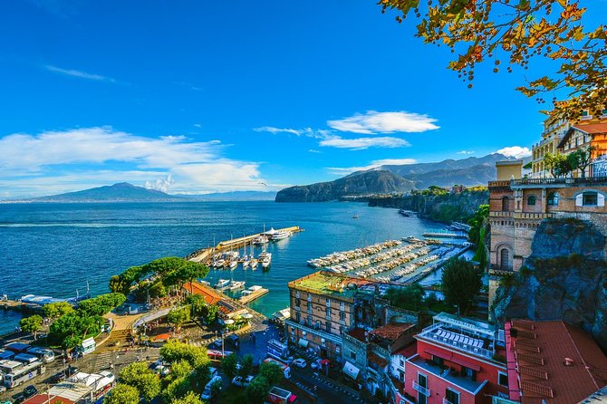 Sorrento Attractions - Get off Sorrento Italy ferry or train, grab a map and enjoy the sightseeing!