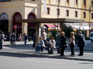piazza grande livorno to train station, piazza grande bus