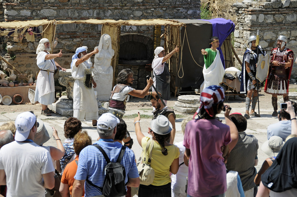 a tourist show in ephesus image, a tourist show in ephesus photo, a tourist show in ephesus picture