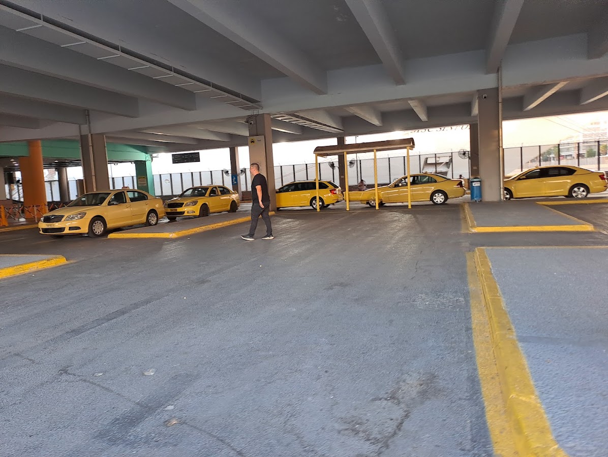 Piraeus port taxis