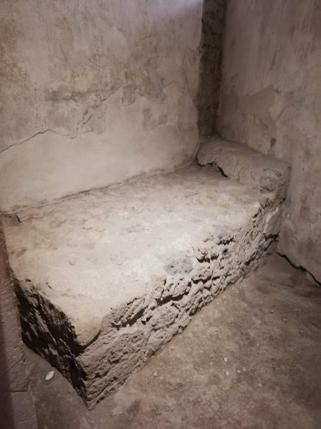 lupanare bed