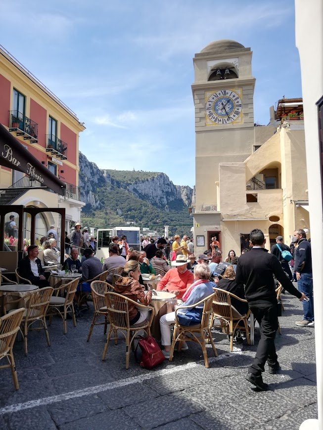Having a coffee in the sunny Piazzetta of Capri
