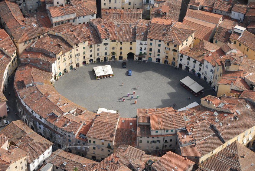 Getting from Livorno to Lucca Italy