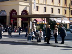 piazza grande livorno to train station, piazza grande bus