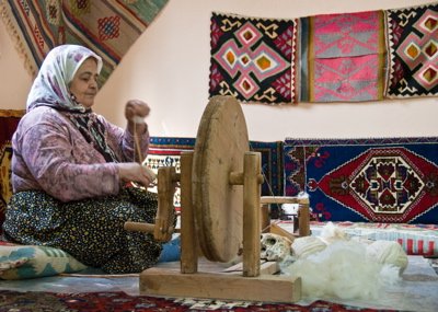 rug making in turkey, how turkish rugs are made, how kilims are different