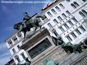 vittorio emanuelle statue